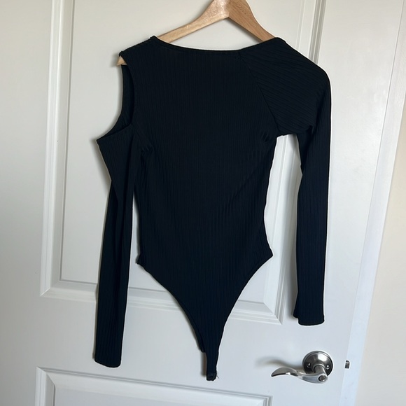 Pretty little thing black bodysuit - Picture 2 of 2